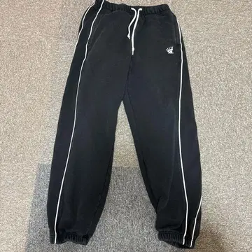 XLARGE 블랙 스웨트 팬츠 사이드 라인
