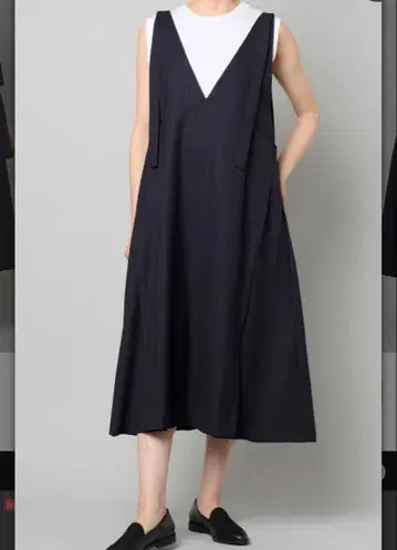 핀스트라이프 숄더 스트랩 드레스 UJOH 스투디오스