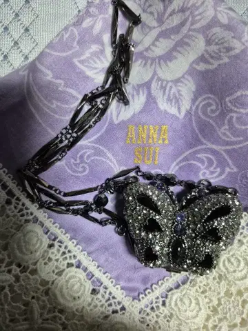 ANNA SUI 입체 나비 모티브 목걸이