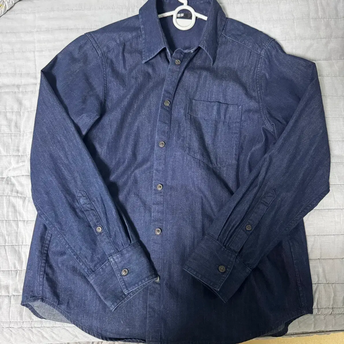 UNIQLO 유니클로 Uniqlo Denim Shirt L #유니클로 on Bunjang Global