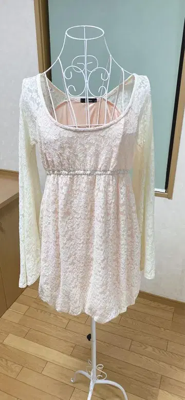 청순 스타일 벨 소매 레이스 튜닉 L