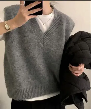 ammy. 에이미 도트 컴팩트 V넥 니트 베스트 그레이