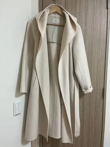 이에나 후드 부착 롱 코트