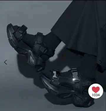 HARE 빌딩 솔 샌들
