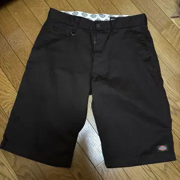 Dickies 디키즈 하프 팬츠 브라운