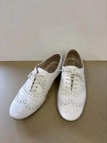 uReef 화이트 레이스업 슈즈