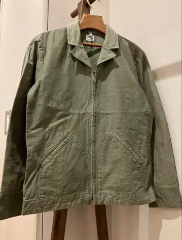 네세서리 오어 언네세서리 자켓