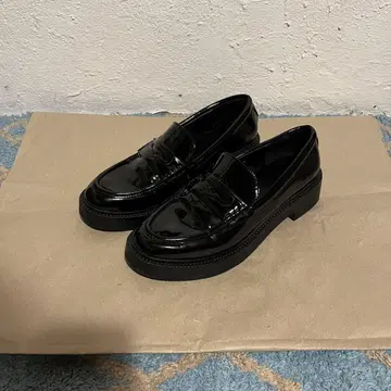 zara 에나멜 로퍼 38
