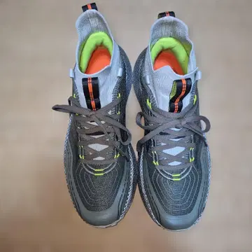 saucony 써코니 트레일 러닝 엔돌핀 25.5cm