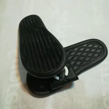 블랙 퀼팅 샌들