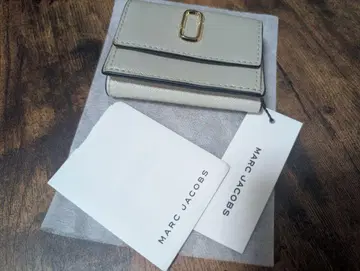 MARC JACOBS 베이지 3단 폴더형 지갑
