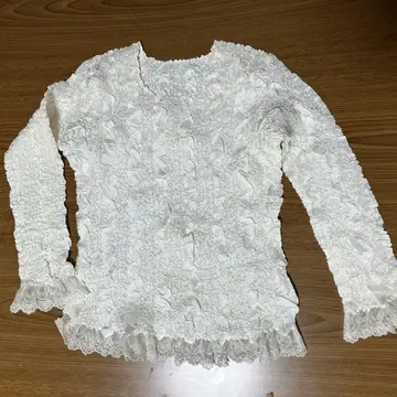 화이트 긴팔 블라우스