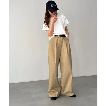 새상품 El mar 코튼 턱 트라우저 XS 베이지