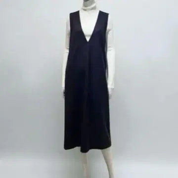 새상품급 2022SS 띠어리 워셔블 오버롤 스커트 V넥 블랙 L