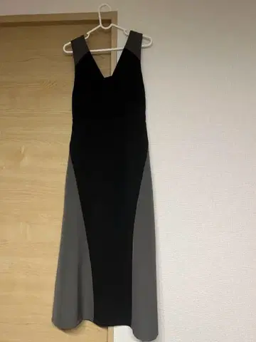 HARE 블랙 슬리브리스 롱 원피스