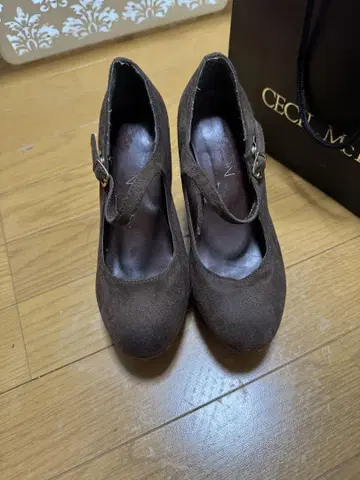 브라운 스웨이드 하이힐 펌프스