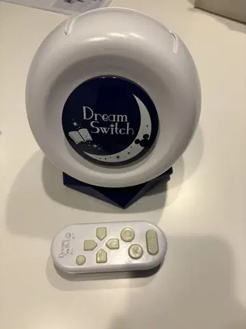 Dream Switch 2 프로젝터 본체와 리모컨 포함