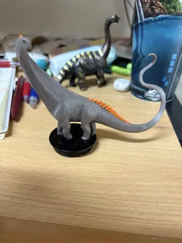 티타노사우루스 피규어