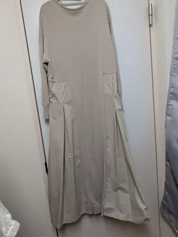 베이지 롱 원피스 긴팔