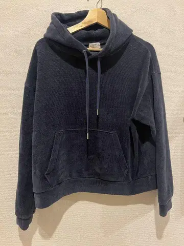 BEAMS HEART 네이비 후드 부착 후드티