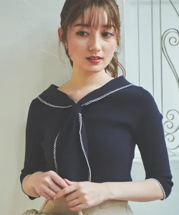 [ 시착만 한 상품 ] Noela 배색 스티치 니트