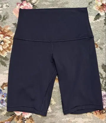Lululemon 블랙 숏팬츠 사이즈 4