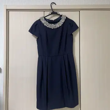 네이비 탈부착 가능 펄 비쥬 넥라인 드레스 150cm