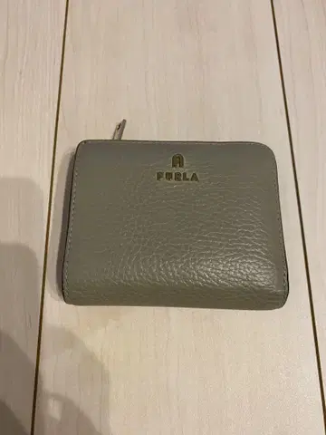 FURLA 그레이 이단 접이식 지갑