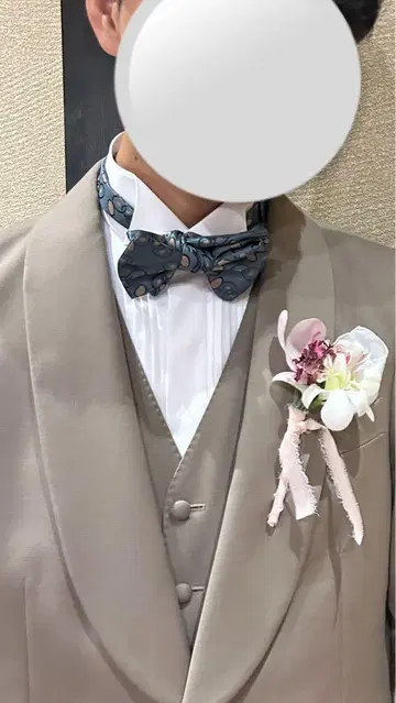 결혼식 신랑 턱시도 나비 넥타이 그린