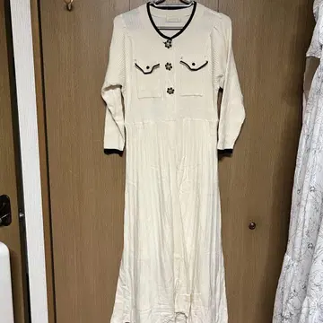 An MILLIE 아이보리 롱 니트 원피스