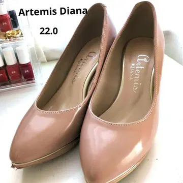 Artemis Diana 베이지 에나멜 하이힐 22.0