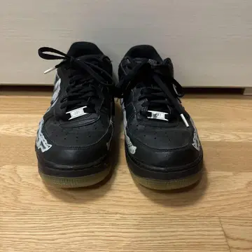블랙 가죽 스니커즈 그래픽 프린트