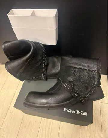 KMRII boots