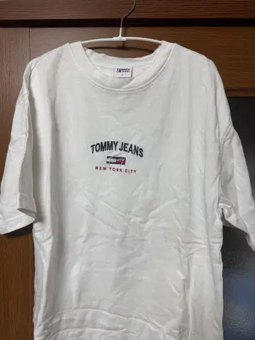 TOMMY JEANS 화이트 T셔츠 S 사이즈