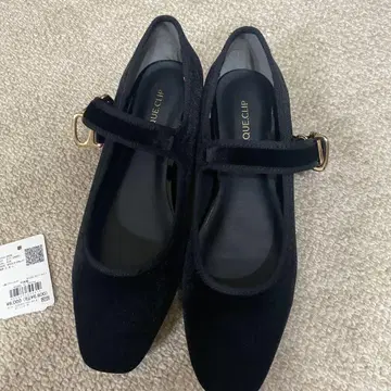 오파크 클립 블랙 플랫슈즈 벨벳