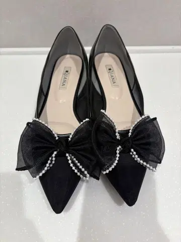 DIANA 블랙 플랫슈즈 25AW