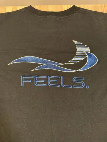 FEELS 블랙 T셔츠 'M'