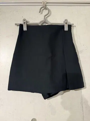 ZARA 블랙 슬릿 미니 스커트