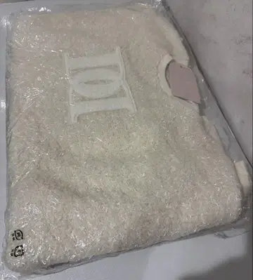 [ 미사용 새상품 ] 다리치 아플리케 부클레 상의 화이트