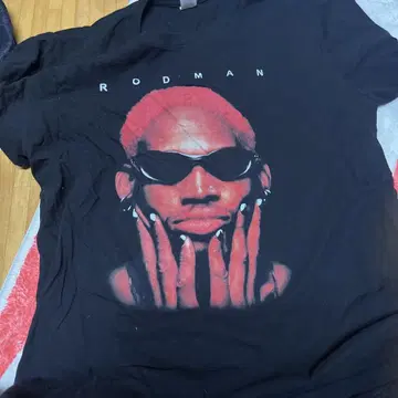 RODMAN 그래픽 티셔츠 블랙