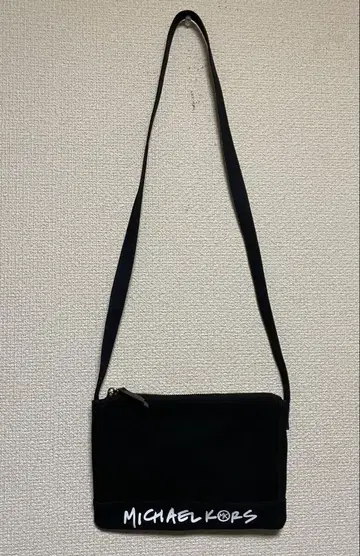 MICHAEL KORS 블랙 사코슈 숄더백