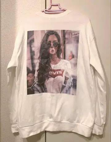 LEVI'S 리바이스 프린트 긴팔 티셔츠 맨투맨 화이트