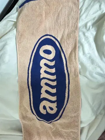 ammo 로고가 들어간 핑크와 파랑 타월