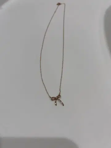심엽 골드 리본 모티브 목걸이