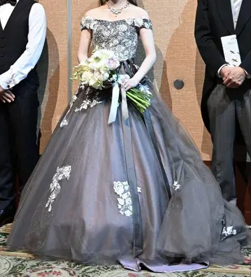 결혼식 리허설 자수 컬러 드레스 퍼플 그레이 브라운 보라색 그레이지