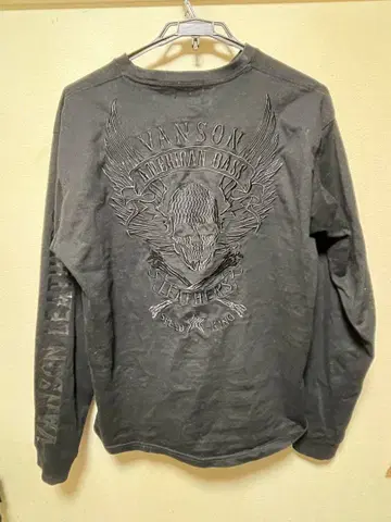 VANSON 스컬 자수 올 블랙 긴팔 티셔츠