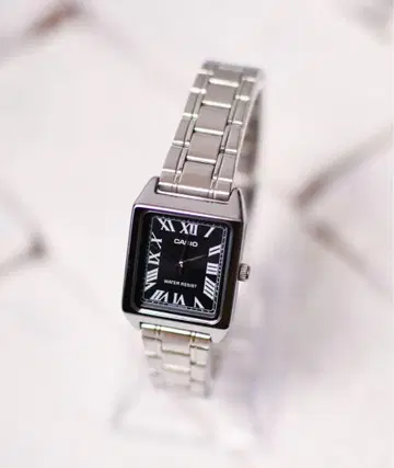 CASIO 스퀘어형 손목시계