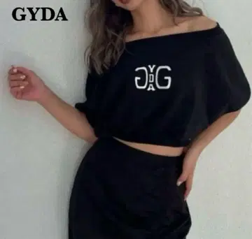 GYDA 블랙 오프숄더 크롭 상의
