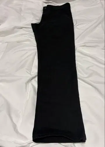 [right-on] 블랙 데님 슬랙스 백 포켓 부착