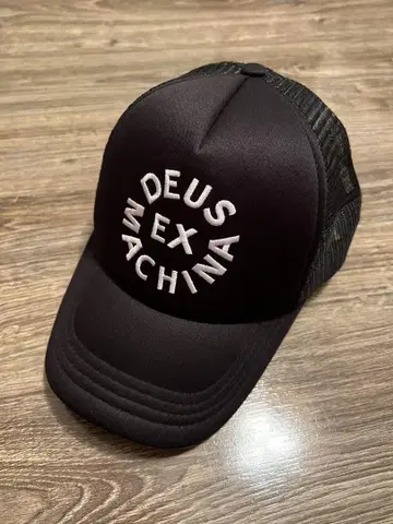 DEUS EX MACHINA 메쉬 캡